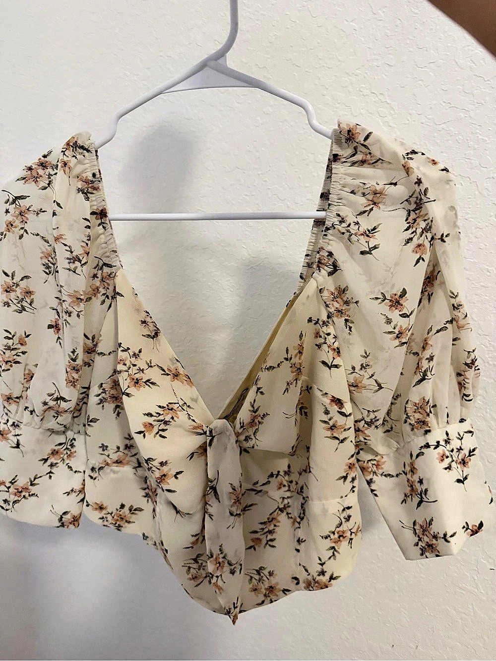 SABI skirt  Floral Cropped Blouse in Cream & Pink Size Medium